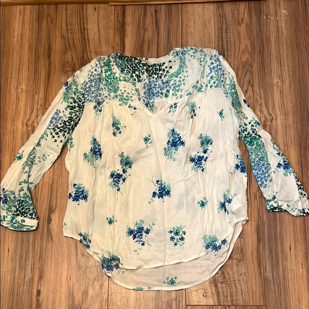 White and Blue Relaxed Buttoned Blouse